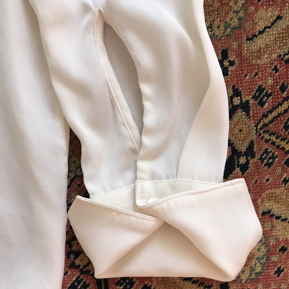 Vince Slim Fit Popover Cream Silk Blouse Size 2 - Picture 8 of 13